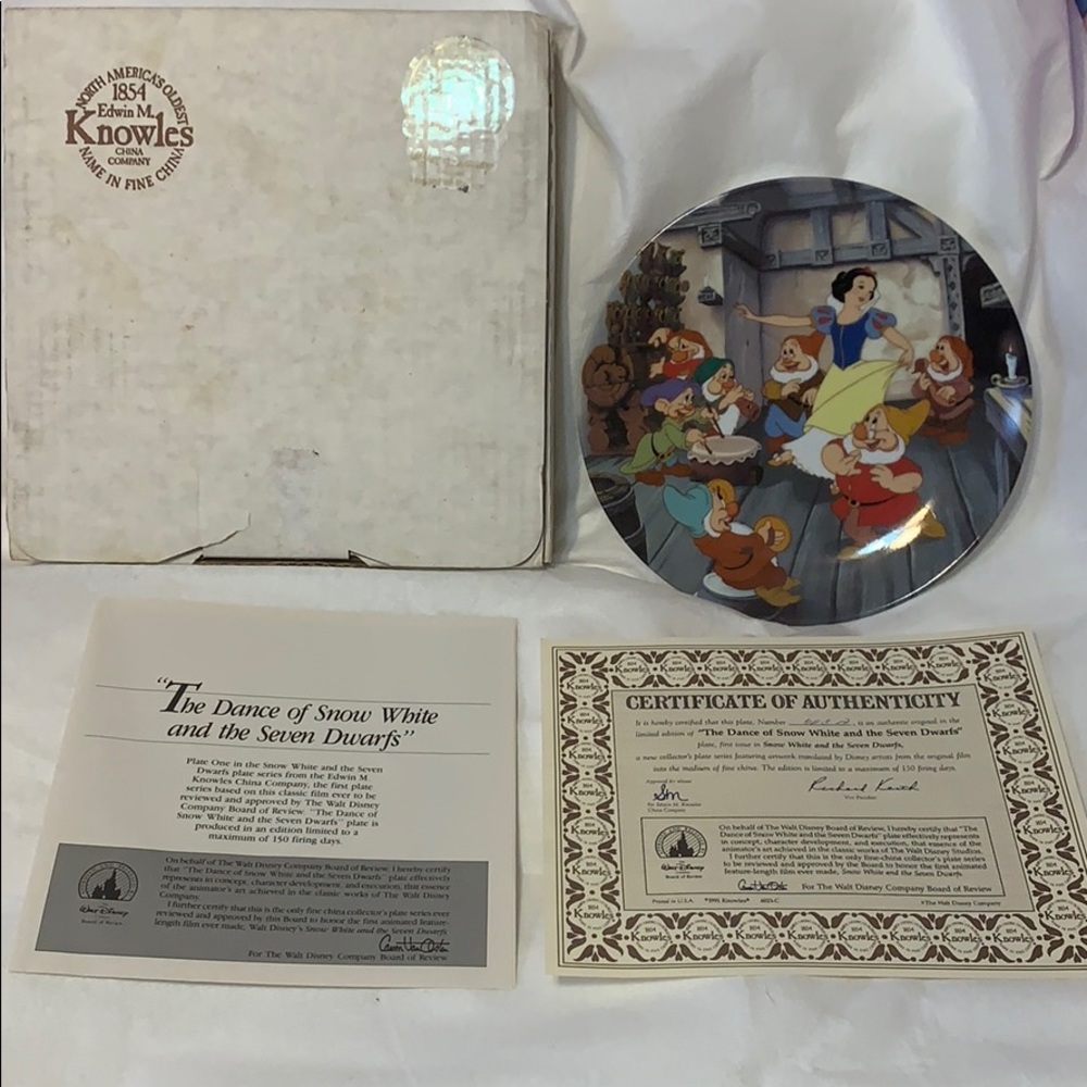 PLATE #1 Knowles The Dance Of Snow White & Seven Dwarf’s Collectible Plate - Picture 4 of 8